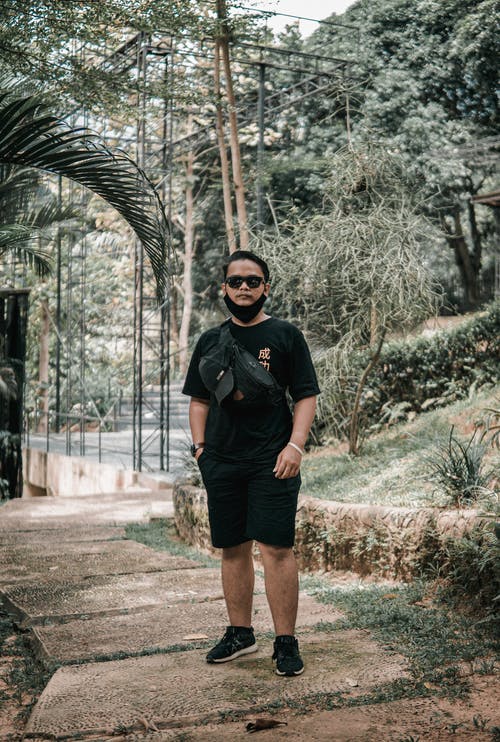 有关人, 垂直拍摄, 墨镜的免费素材图片