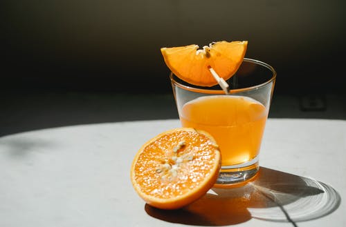 橙色片杯果汁 · 免费素材图片