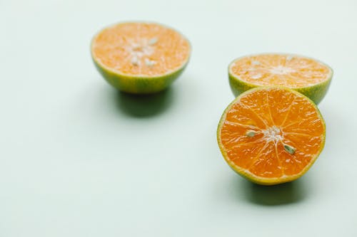 整个橙子的一半，健康的热带餐 · 免费素材图片