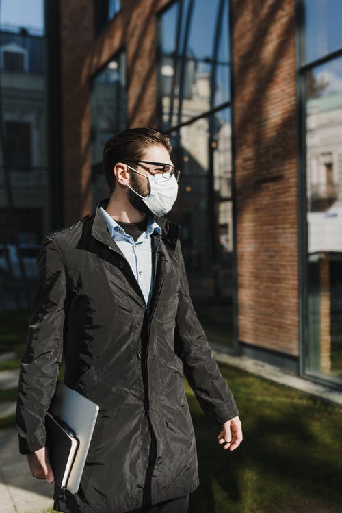 穿黑夹克的黑夹克的男人 · 免费素材图片