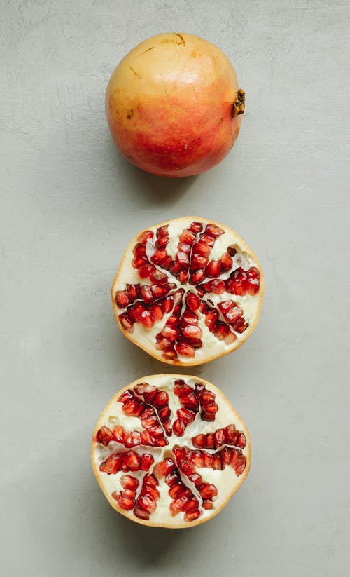红色和白色圆形水果 · 免费素材图片