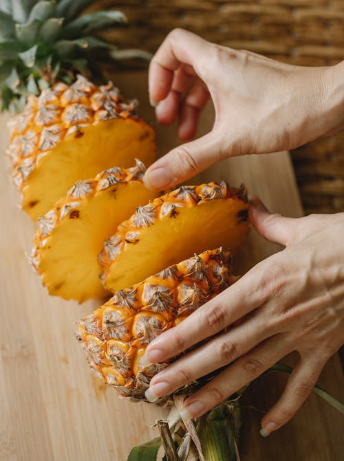 菠萝片作物女人 · 免费素材图片