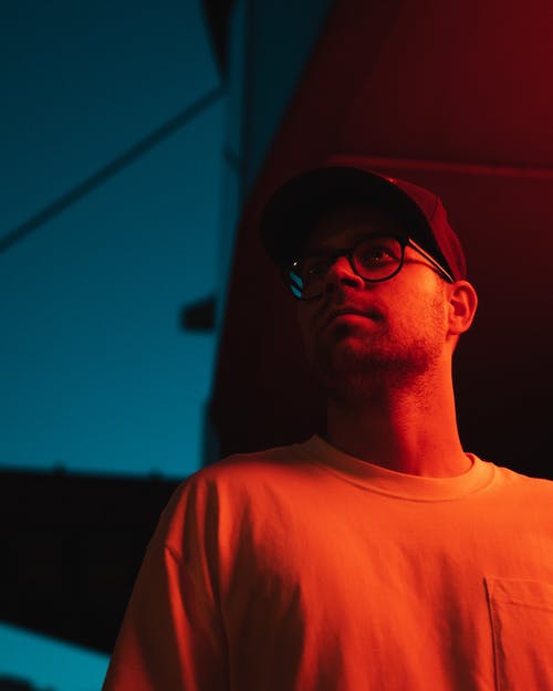 有关人, 低角度拍摄, 垂直拍摄的免费素材图片