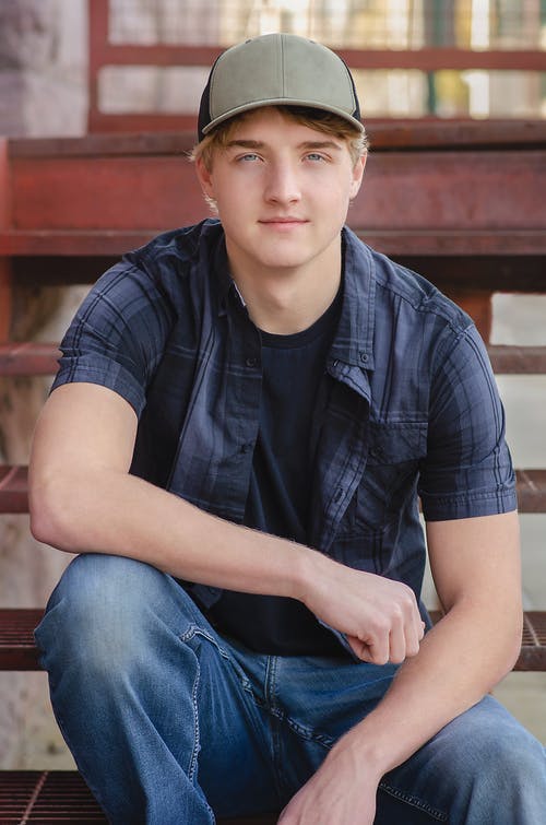 有关人, 休闲装, 坐的免费素材图片