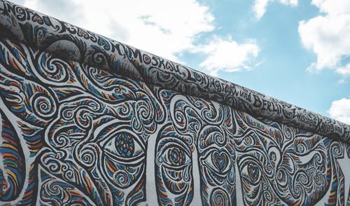 在大街上的墙上的抽象涂鸦 · 免费素材图片