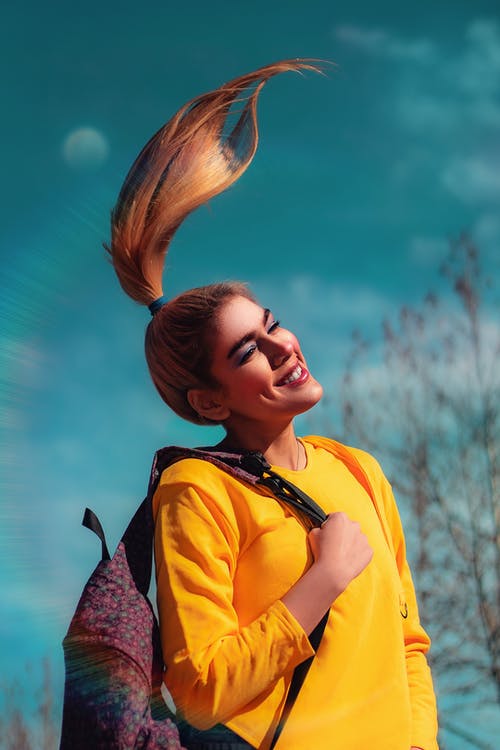 有关垂直拍摄, 女人, 微笑的免费素材图片