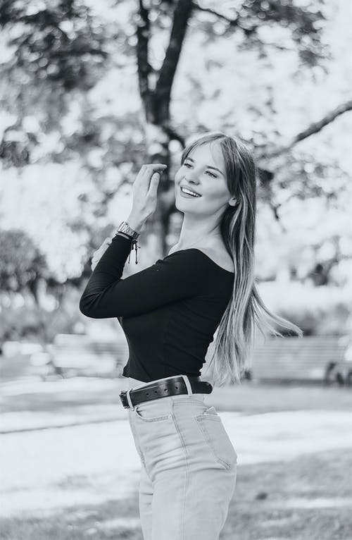 有关单色, 垂直拍摄, 女人的免费素材图片