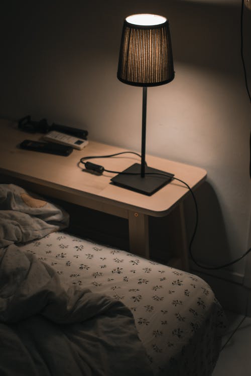 有关光, 垂直拍摄, 床的免费素材图片