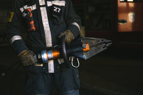 有关人, 制服, 动力工具的免费素材图片