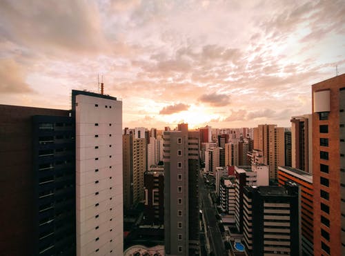 有关城市, 多云的天空, 建筑的免费素材图片