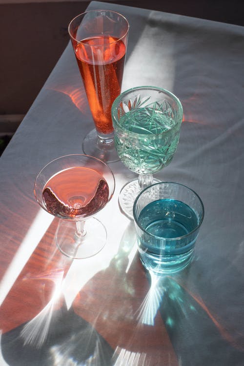不同眼镜与酒精饮料 · 免费素材图片