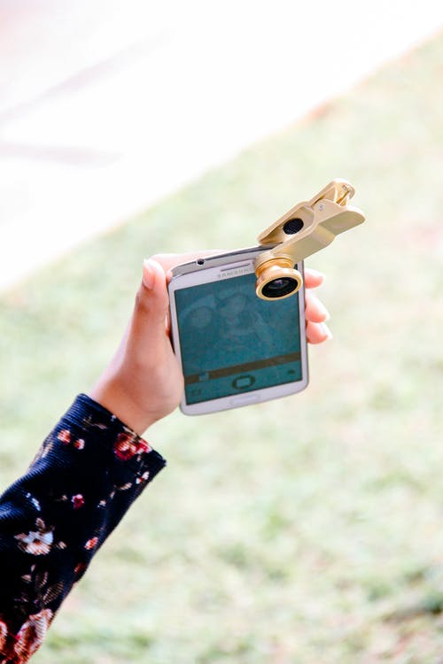 有关手, 握住, 智慧手机的免费素材图片