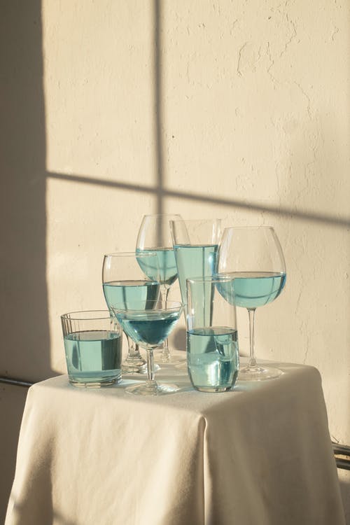 表与饮料透明眼镜 · 免费素材图片