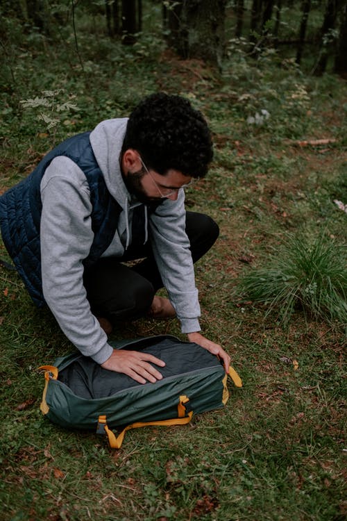 有关人, 坐, 户外的免费素材图片