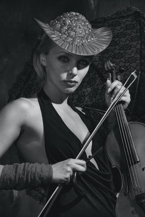 有关女人, 小提琴, 小提琴弓的免费素材图片