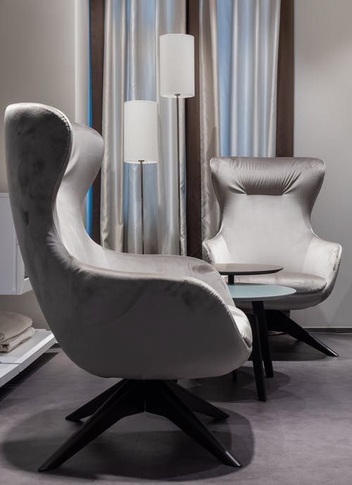 客厅里的软扶手椅 · 免费素材图片