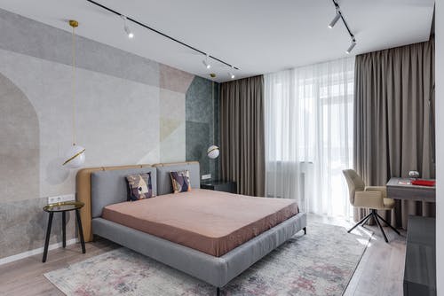 现代风格宽敞舒适的卧室 · 免费素材图片