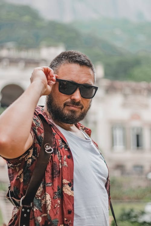 有关人, 垂直拍摄, 墨镜的免费素材图片