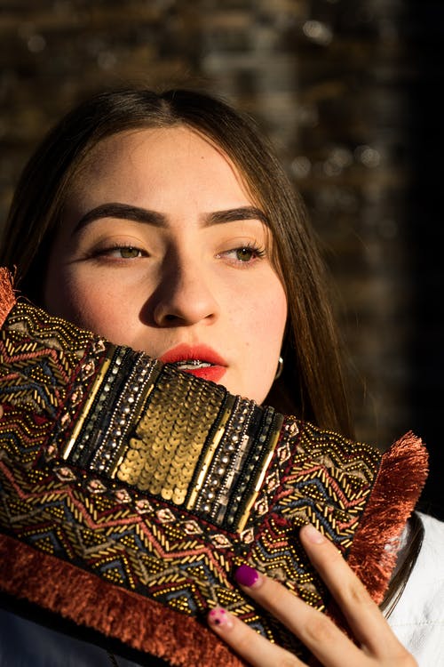 有关咖啡色头发的女人, 垂直拍摄, 女人的免费素材图片