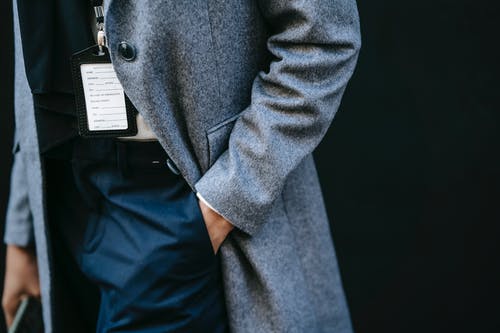 灰色西装外套的男人 · 免费素材图片