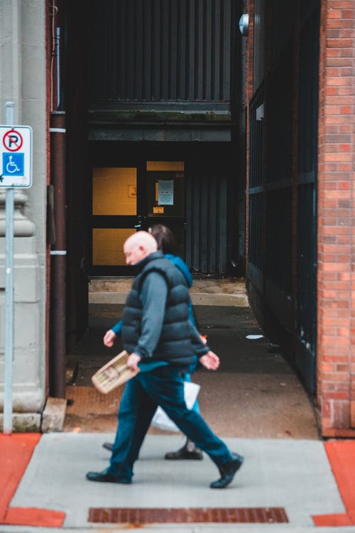 有关个性, 人, 人行道的免费素材图片