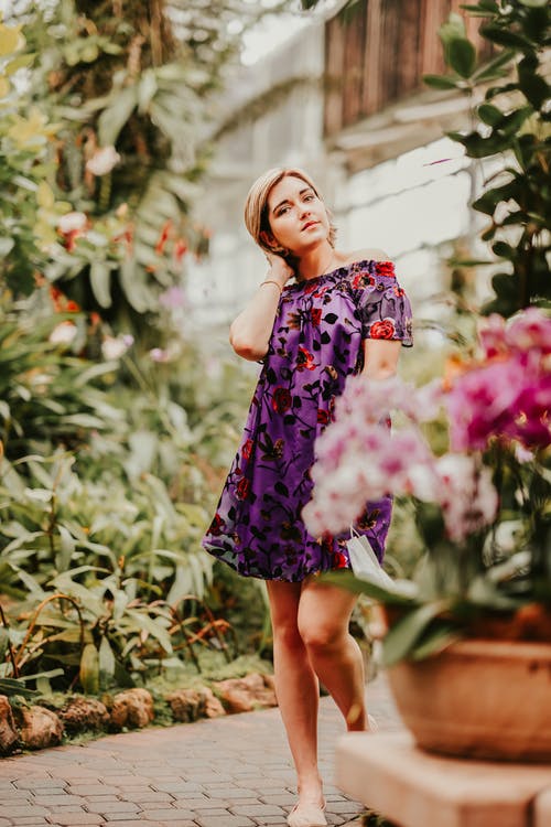 有关人行道, 休息, 倾斜的头的免费素材图片