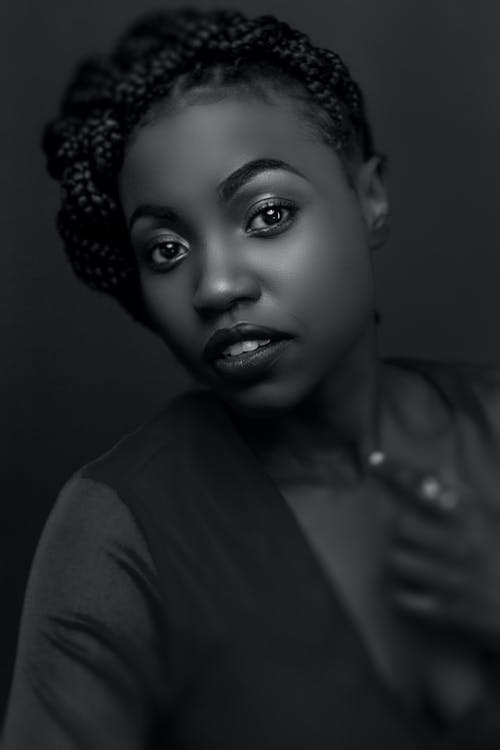 有关单色, 垂直拍摄, 女人的免费素材图片