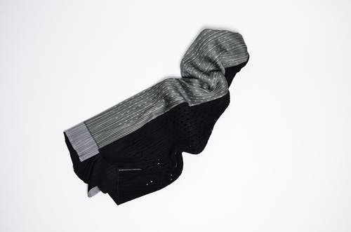 黑色和灰色条纹纺织 · 免费素材图片