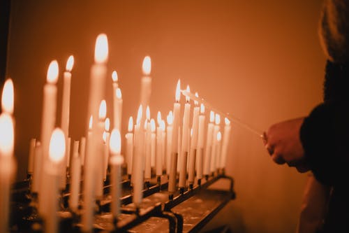 有关宗教, 教会, 燃烧的蜡烛的免费素材图片