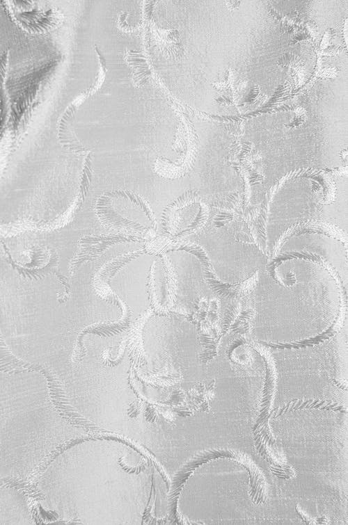 白色和灰色花卉纺织 · 免费素材图片