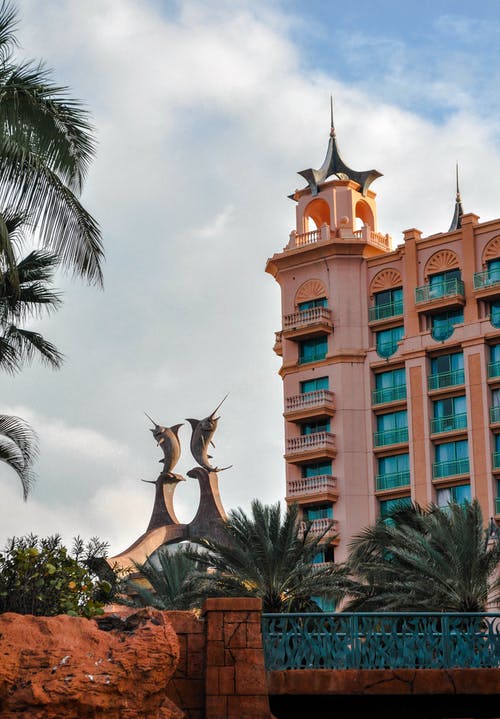 有关低角度拍摄, 垂直拍摄, 多云的天空的免费素材图片