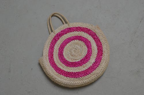 黄绿色和红色针织圆形纺织品 · 免费素材图片