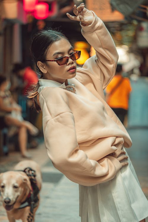 有关垂直拍摄, 墨镜, 女人的免费素材图片