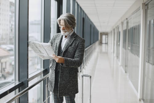 有关人, 地图, 室内的免费素材图片