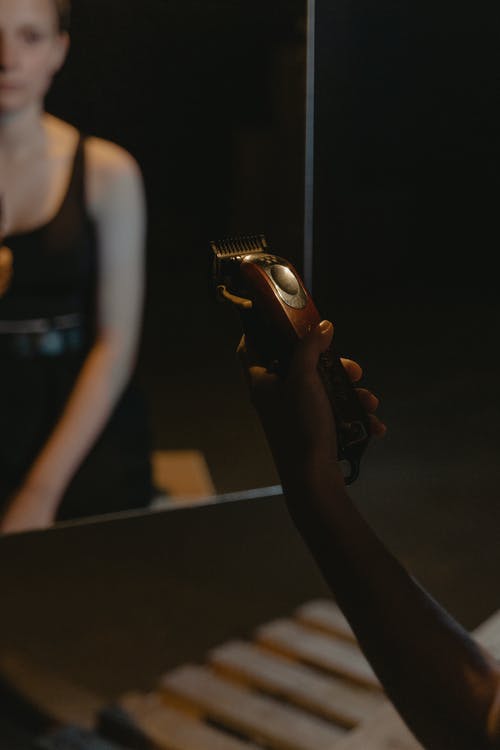 有关垂直拍摄, 手, 握住的免费素材图片