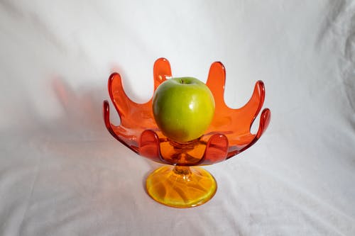 成熟的苹果在碗上纺织 · 免费素材图片