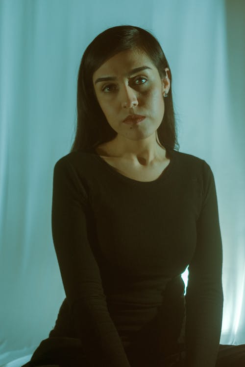 有关严肃, 垂直拍摄, 女人的免费素材图片