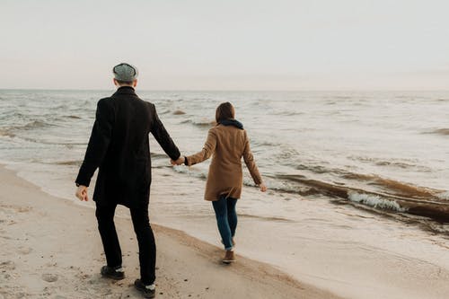 有关一對, 岸邊, 後視圖的免费素材图片