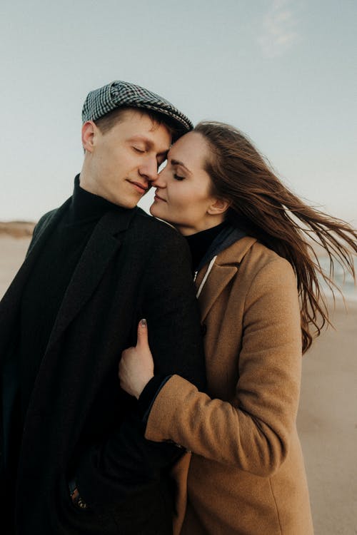 有关一對, 垂直拍摄, 感情的免费素材图片