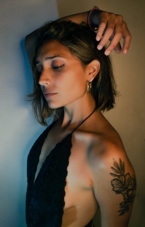 有关侧面图, 垂直拍摄, 女人的免费素材图片