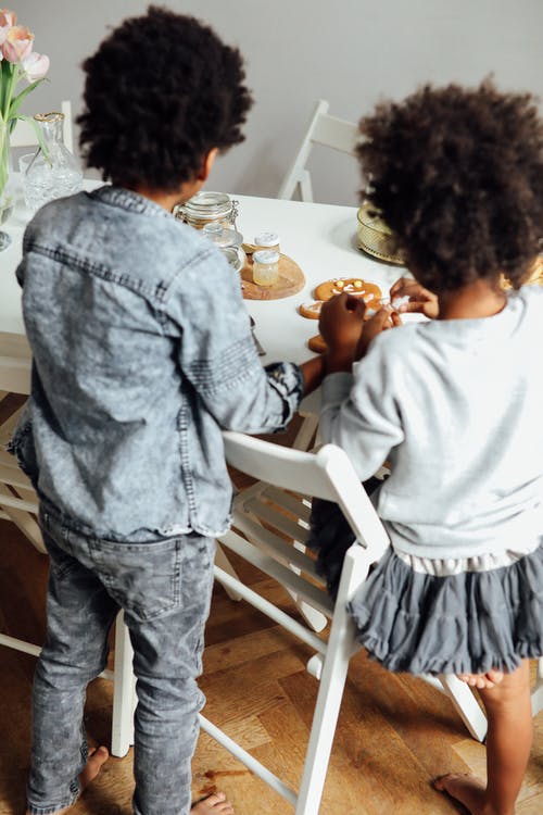 孩子们装饰饼干 · 免费素材图片