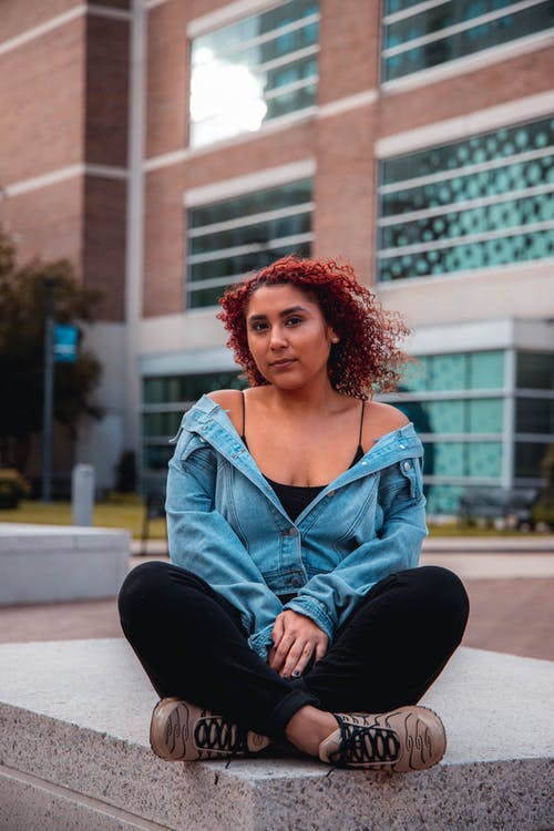 有关休闲, 卷曲, 坐的免费素材图片