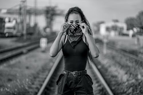 有关印花大手帕, 單色, 女人的免费素材图片