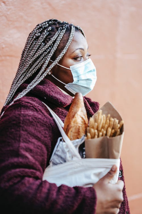 紫色的长袖衬衫，戴着头巾的女人 · 免费素材图片