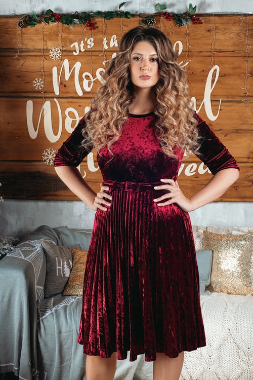 有关垂直拍摄, 女人, 捲髮的免费素材图片