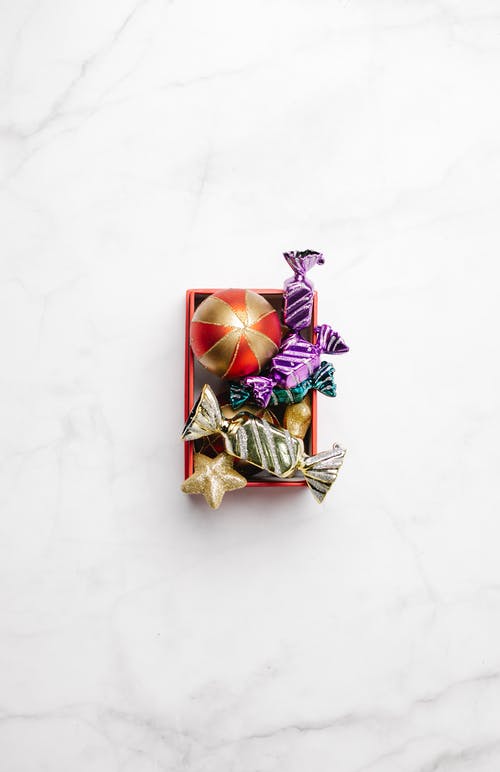 红色和金色礼品盒 · 免费素材图片