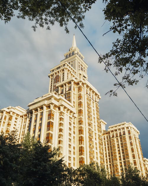 有关不动产, 从下面, 低角度的免费素材图片