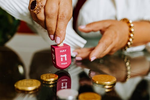 玩陀螺的人的照片 · 免费素材图片