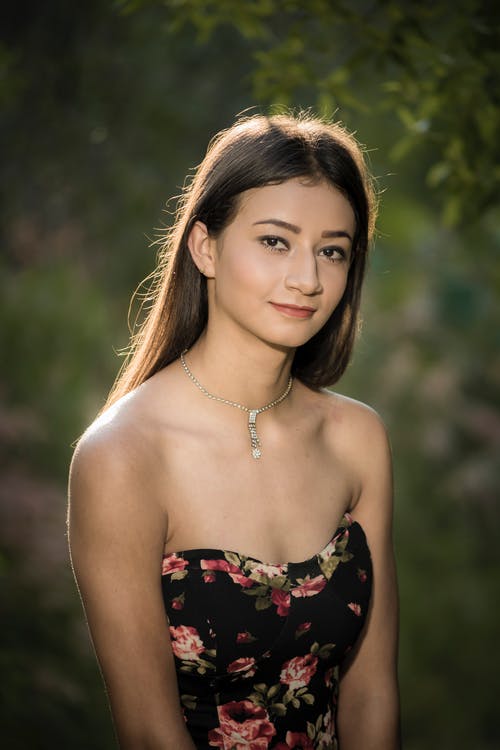 有关垂直拍摄, 女人, 微笑的免费素材图片