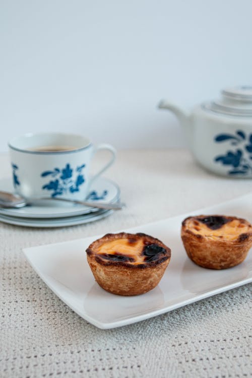 有关垂直拍摄, 烘烤, 瓷盘的免费素材图片